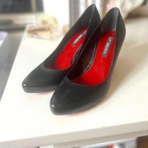 Visconi Black Leather Rounded Pointy Toe Pumps - Size 38